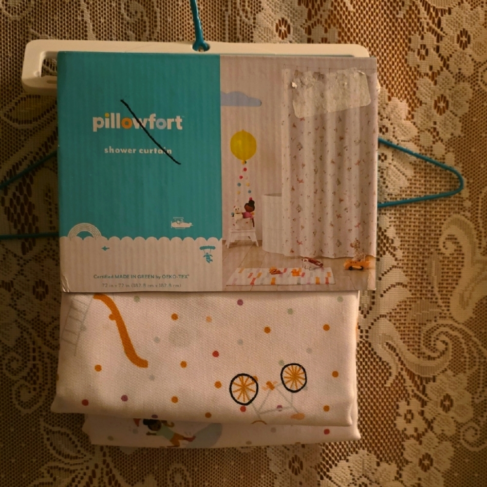 New Pillowfort Kids‎ Playing Outdoor Fun Bicycle Polka Dots Shower Curtain 72x72